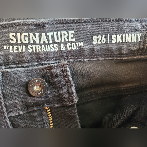 Levi Strauss Signature Woman's Skinny Jeans, Size: 10 Color: Black - Picture 6 of 15